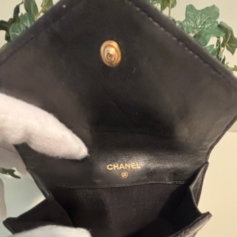 Chanel Classic Quilted Lambskin Compact Wallet (1994–1996) - Picture 3 of 12
